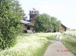 2006 год. Был, видел, красиво. Понравилось.