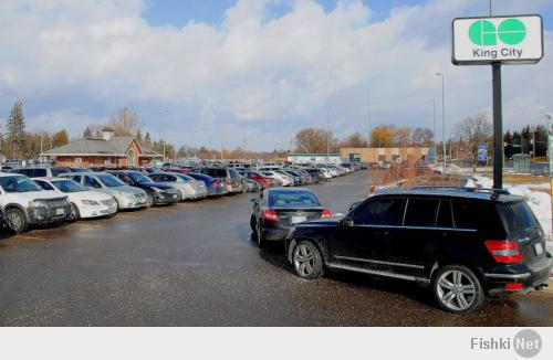 Я смотрю, не только в Москве нормально с мудаками, что любят на повороте парковаться. Есть и в Канаде "наши люди"?
