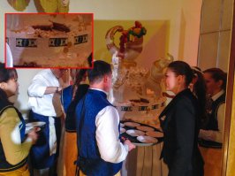 "Торт, украшенный 100-долларовыми купюрами"... б**ть, какое убожество!