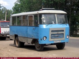 Вот настоящий советский автобус! :) Деревянный!

Когда первые японцы приехали к нам на комбинат, они всей толпой бегали смотреть на 2 вещи:
1. Прикрученный к столу оператора калькулятор МК-41
2. Деревянный автобус "Кубань"

Японцы эпично поинтересовались у водителя "Кубани":
- Ты сам его сделал? Весь цех лежал... фраза ушла в народ.