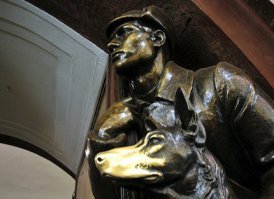 Теоретически там попки должны блестесть, как нос у нашей овчарки в метро