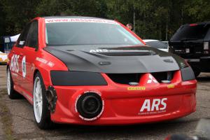 12000 л.с. в двигателе.
а в этой всего 1000 л.с. мне она больше нравится!