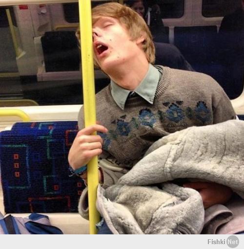А вот как спят в поездах: