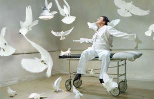 Тарантино самое место в дурке.
Хотя он гениален!