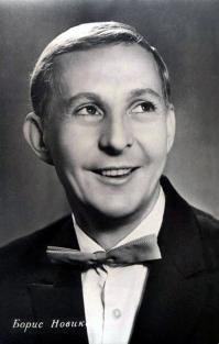 Множество актеров заканчивает в нищете.
Звездная болезнь сказывается?
Ну не клеится у тебя с актерством, ну найди еще какой-нибудь калым реклама, фермерство, сторожем на крайняк.