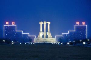 Не пойму, что на стелле
Молоток, свечка?, ломик?