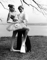 а чё, похожа, клюва не хватает!
(по ушам)