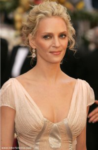 а чё, похожа, клюва не хватает!
(по ушам)