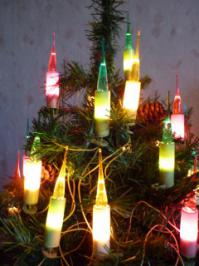 У нас такие гирлянды были. С пузырьками, когда нагреется от лампочки капсула. Руками когда держал, чувствовал вибрацию пузырьков