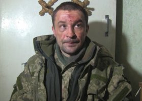 Пусть он вот этим ребятам расскажет как ВСУ контролируют ситуацию в донецком аэропорту. Тварь он конченная!