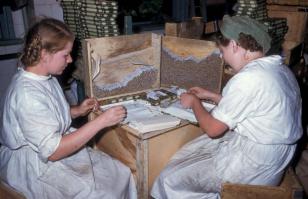 Вот это -фирма. Ручная работа.