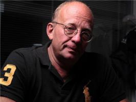 Володарский и Михалёв-преклоняюсь перед этими людьми. Никакой профессиональный дубляж ни когда не сравнится с тем что сделали эти люди.Им нужно памятники поставить в центре города.