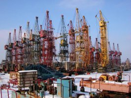 Ничего удивительного.Под Минском есть кладбище башенных кранов.