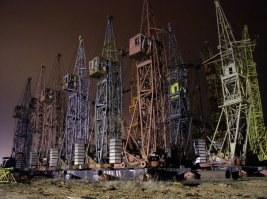 Ничего удивительного.Под Минском есть кладбище башенных кранов.