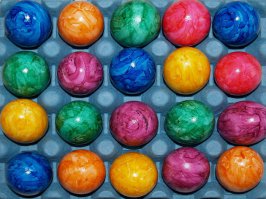 Несколько интересных способов покраски пасхальных яиц