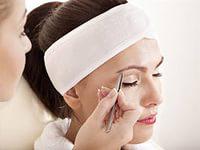 Недоступно для мужского понимания: зачем женщина выщипывает брови, а затем рисует их на том-же месте?!