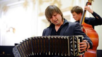 Баянист,блин!