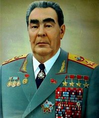Сравните 2 фото!
После Сталина многие награды стали просто номенклатурными!