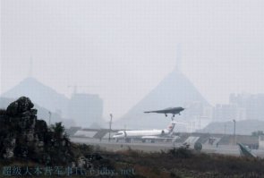 Наземные испытания беспилотника Lijian проводились в Китае с конца июня 2013 года. Подробности о проекте аппарата практически неизвестны. Судя по фотографиям, опубликованным на ряде китайских военных форумов, аппарат внешне очень похож на американский палубный беспилотник ─ демонстратор технологий X-47B UCAS-D. Он оснащен трехопорным шасси и реактивным двигателем. Sharp Sword построен по схеме «летающего крыла».