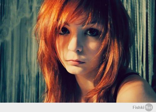 И рыженькая симпатичная девушка)