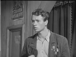 Леонид Быков, сыгравший Максима Перепелицу (27 лет), на 10 лет младше Георгия Вицина (37 лет), который сыграл деда Мусия.