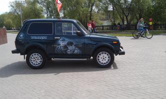 Из за того. что фильм снимался на черно-белую пленку, Быков решил вставить в фильм реальную военную хронику.