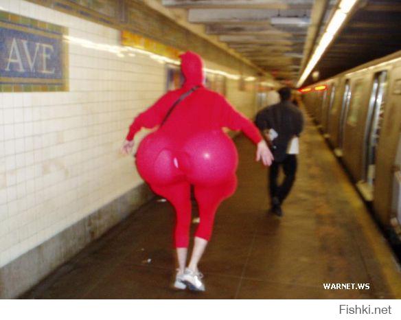 Модные люди в метро