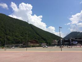 жэ\дэ вокзал Красная поляна
слева виден фуникулер подвесной