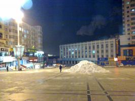 они очень классно убирают снег
перекрывают улицу на 0,5 часа, фронтальниками все сгребают в их камазы и увозят
по истечению этого времени дворники немного присыпают песком и профит
истинный профит!!!!