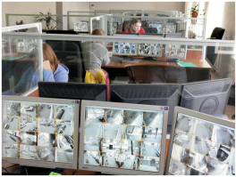 Система безопасный город Москва, работает более 10 лет, правда раньше было немного по другому. В Москве работало более 140.000 камер. Знаю, потому, что работаю в компании на чьем ПО это все вертелось, что сейчас не готов сказать.
Кстати ПО Российское.
Ну а ниже пара фото с объектов в Европе на нашем же ПО Интеллект, так просто с Европейских объектов.