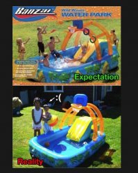 Не в первый раз вижу это фото под общим девизом "разочарование".
Возникает закономерный вопрос: а что, неужели было трудно взять упаковочку и посмотреть на цифры РЕАЛЬНЫХ габаритов предмета, которые указаны на упаковке? А потом с этими цифрами приложиться к детям - для сравнения.
Или мы верим рекламным зрительным образам больше, чем конкретной геометрии в цифрах?