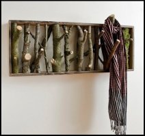 Некоторые идеи - хороши.
А вот вешалка из деревьев - полный трэш! - полдня вынимать трикотажный шарфик из сучков, а вторые полдня вынимать сучки из шарфика.