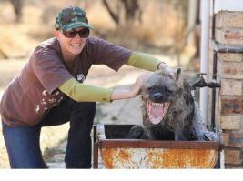 Она тоже умеет радоваться..........