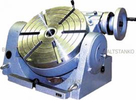 Использовать поворотный стол или делительную головку , оба отверстия делаются за раз . Точность выше , а отверстие "развёрткой" калиброванной окончательно .