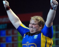 Неужели это делают собакам? )) Она За тебя))