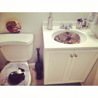 наверное пришлось ссать с балкона.