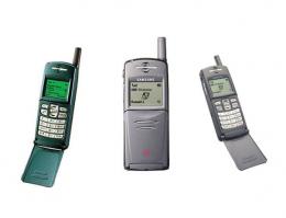 Мой первый телефон! На тот момент был достаточно редким! 
Samsung SGH-N100  
Размеры: 105x42x18 мм 
Вес: 83 г. 
Год: 2000 г. 

Общие характеристики: Samsung SGH-N100
Стандарт связи: GSM 1800, GSM 900 
Время разговора: 3 ч 
Время ожидания: 90 ч 
Время зарядки: 2,5 ч 
Стандартная батарея: Li-Ion 500 mAh 
SMS: есть 
WAP: 1.1 
Связь с ПК: RS232 
E-Mail: есть 
Встроенный модем: есть