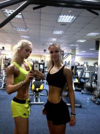 пздц...как будто ее слепили из нескольких разных людей. А так бы я бы ее **** разок и выкинул, прошмандовка эдакая!