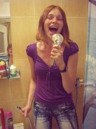 Ну а для Праги - довольно простенько. Друзья, что учились в Праге показывали гораздо уютнее комнатки.
К слову: когда я во время учёбы жила в Варшаве и Кракове, то наши общаги были, как хорошая трёхзвёздочная гостиница в Питере))) только завтраки не приносили))) Единственным неудобством были музыканты, которые жили в той же общаге и репетировавшие с самого утра прямо во внутреннем дворике)))
правда душевые тоже ломались)))