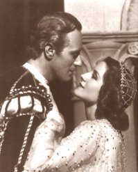 Сара Бернар сыграла 13-ти летнюю Джульетту в экранизации "Ромэо и Джульетта" когда ей было 70 лет