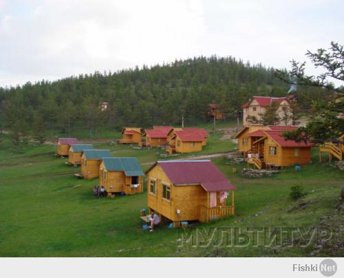 Типичная база отдыха на Байкале - таких множество по всему побережью, цены вполне демократические.