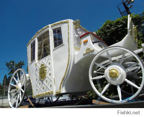 Это не карета свадебная - это называется подложил свинью другу, когда тот попросил заказать карету для свадьбы, потому что у самого не хватает времени.

Ради интереса загуглила "Карета в Кишиневе", вот какие варианты выдали рекламные сайты в Кишиневе, и не понимаю какой дебил будет тратить деньги на вот такое говно, что в начале поста, когда рядом есть намного приличные и достойные предложения.