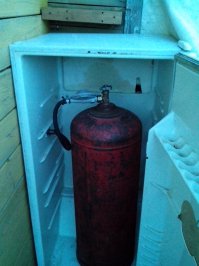 Советские холодильники бессмертны!
Поставил на даче в качестве шкафа под газовый баллон!