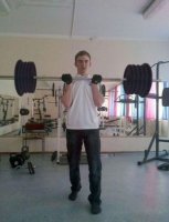 Не понял в чем прикол вот этой фотографии:


В фотошопе навесили дополнительные блины, в отражении видны только два на грифе.
А теперь пояснения для тех кто ни разу не был в зале.
Парень, по всей видимости, делает подъем рук на бицепс. Гриф - 20кг, блины, вероятнее всего, по 15, итого - 50кг. Сходите в зал, сделайте это упражнение 3х8 (3 раза с 8 повторениями), а потом посмотрим - будете ли Вы смеяться ;)