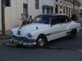 Порылся, нашел фотки... Повыбирал вроде интересные, набралось 150 штук :) Выложу некоторые тут, с вашего позволения. Постараюсь сделать, как бы по темам. Мы не фотографы - не судите строго. Атмосфера чувствуется, я думаю. Итак, Люди: