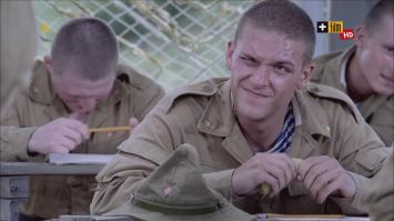 Не знаю из чего лепил поделки японец, а наши мастерят из пластида.