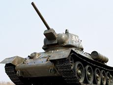 То, что сделали ребята - не первый и не единичный случай.
Газета "Аргументы и Факты" от 02 ноября 2009 года (цитата):
"В Венгрии ожил танк-памятник.
Специалисты будапештского музея военной истории без особых затруднений завели легендарную боевую машину, более 40 лет простоявшую в центре венгерского города Надьканижа. Об этом сообщает РИА Новости. Танк, несмотря на ржавчину, сохранил способность к самостоятельному передвижению.
Т-34 перевезен в Будапешт. Надьканижа получит взамен более «молодой» и отреставрированный экземпляр боевой машины.
Танк Т-34 в Венгрии большая редкость. На всю страну насчитывается всего 5-6 единиц.
Во время беспорядков в Будапеште в октябре 2006 года в ходе антиправительственных демонстраций митингующие угнали советский танк Т-34 и попытались с его помощью прорвать полицейское оцепление. Машина своим ходом проехала около сотни метров, после чего полицейские применили слезоточивый газ и сумели остановить танк."
Источник: