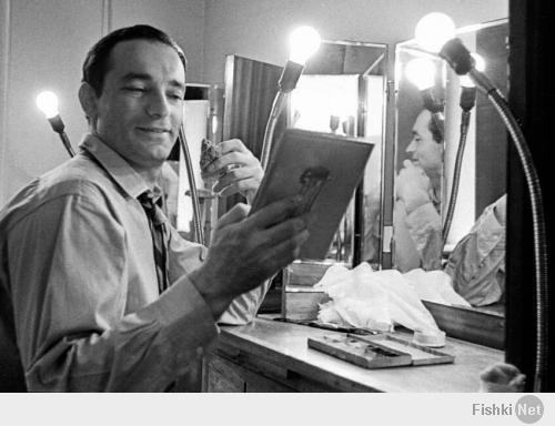 У нас что - филиал голливудского архива? В нашей стране есть звезды, которые и классом повыше будут в актерском мастерстве. Великий актер не тот, у кого морда смазливая, а тот, кто великолепно играет.
Ищите героев у себя дома. Они есть, я вам точно говорю! ;)
Ну вот, хотя бы... Для затравочки