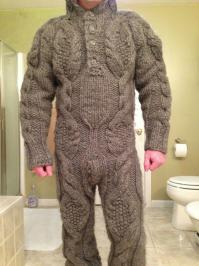 Да ну! Фигня это всё! Поделки из нитей... пластика! А пластик - не греет. Настоящую убойную поделку из нитей может сделать только любимая бабушка ;)
Так шо, не канает ваш пластик против наших суровых пенсионерок