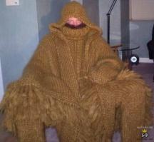 Да ну! Фигня это всё! Поделки из нитей... пластика! А пластик - не греет. Настоящую убойную поделку из нитей может сделать только любимая бабушка ;)
Так шо, не канает ваш пластик против наших суровых пенсионерок